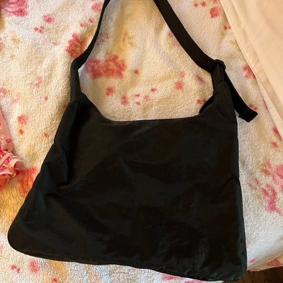 BAGGU Elegant Black Hobo Bag - Picture 2 of 4
